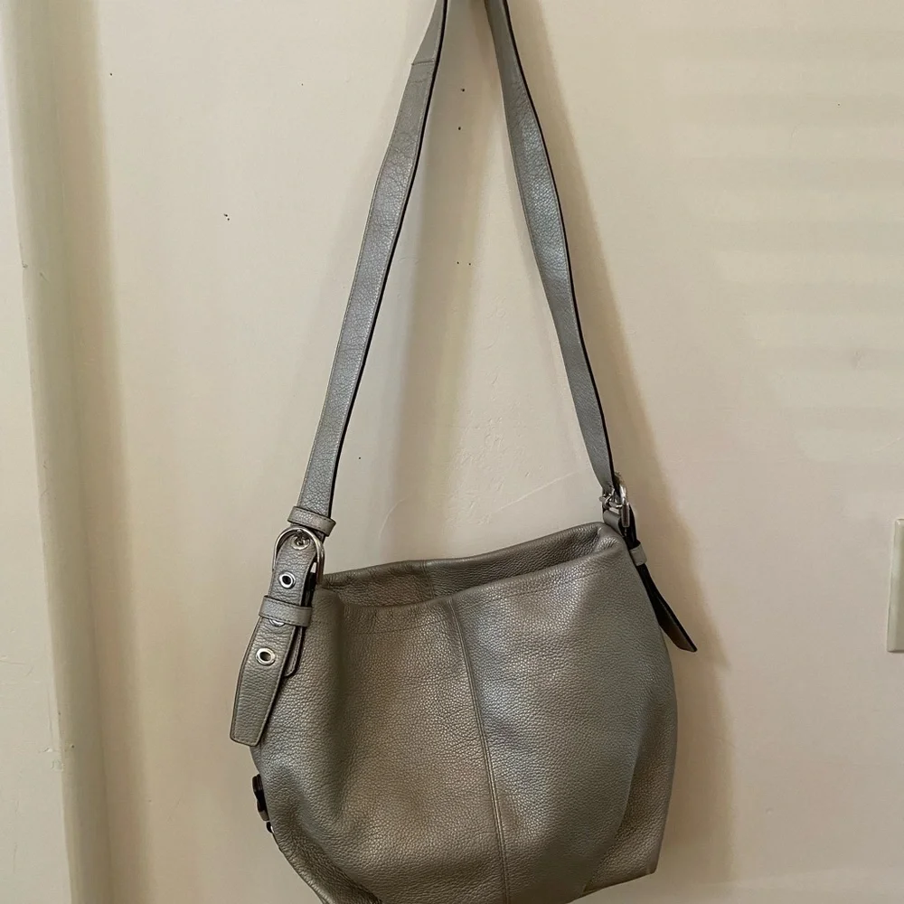 COACH HOBO METALLIC SILVER PEBBLED LEATHER SHOULDER BAG